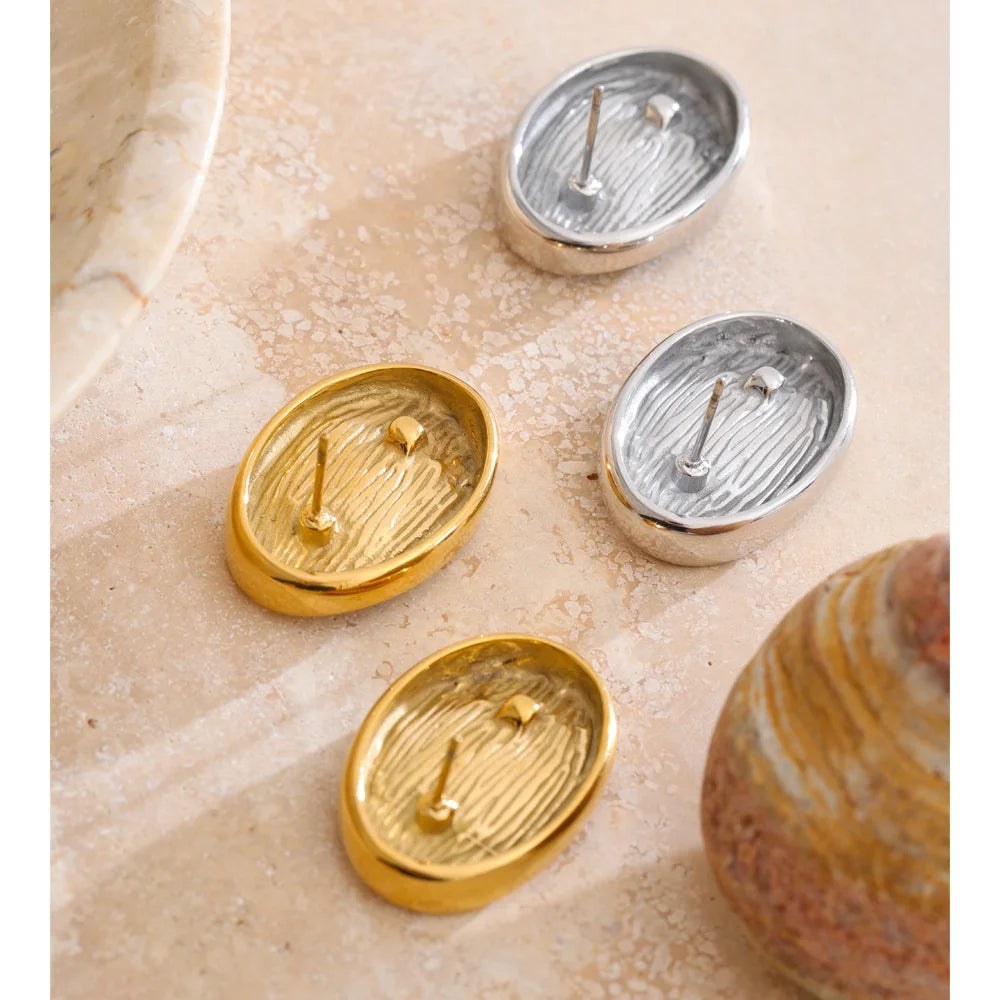 Geometric earrings in gold-plated stainless steel.