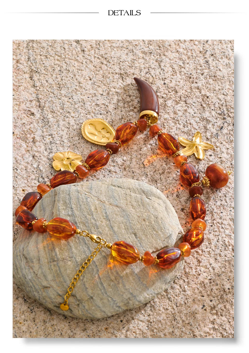 Amber resin flower necklace in gold-plated stainless steel with resin.