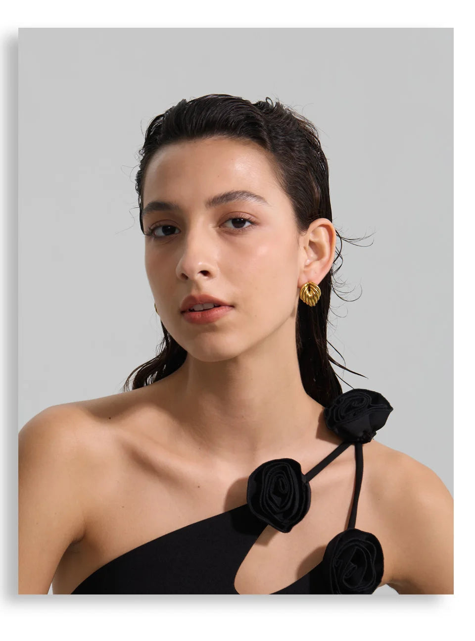Geometric earrings in gold-plated stainless steel.