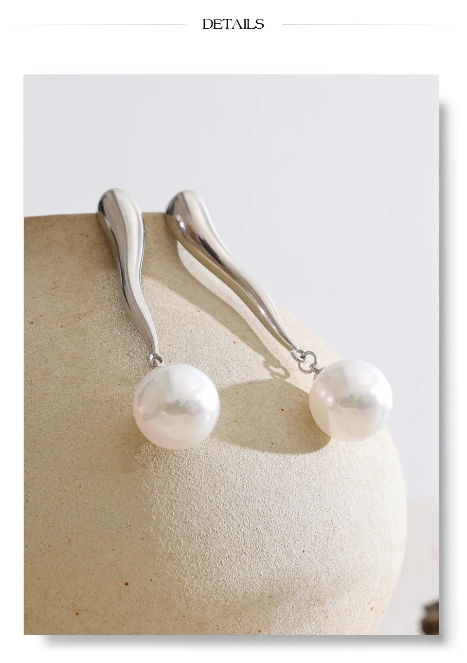 Pearl geometric earrings in gold-plated stainless steel with pearl.