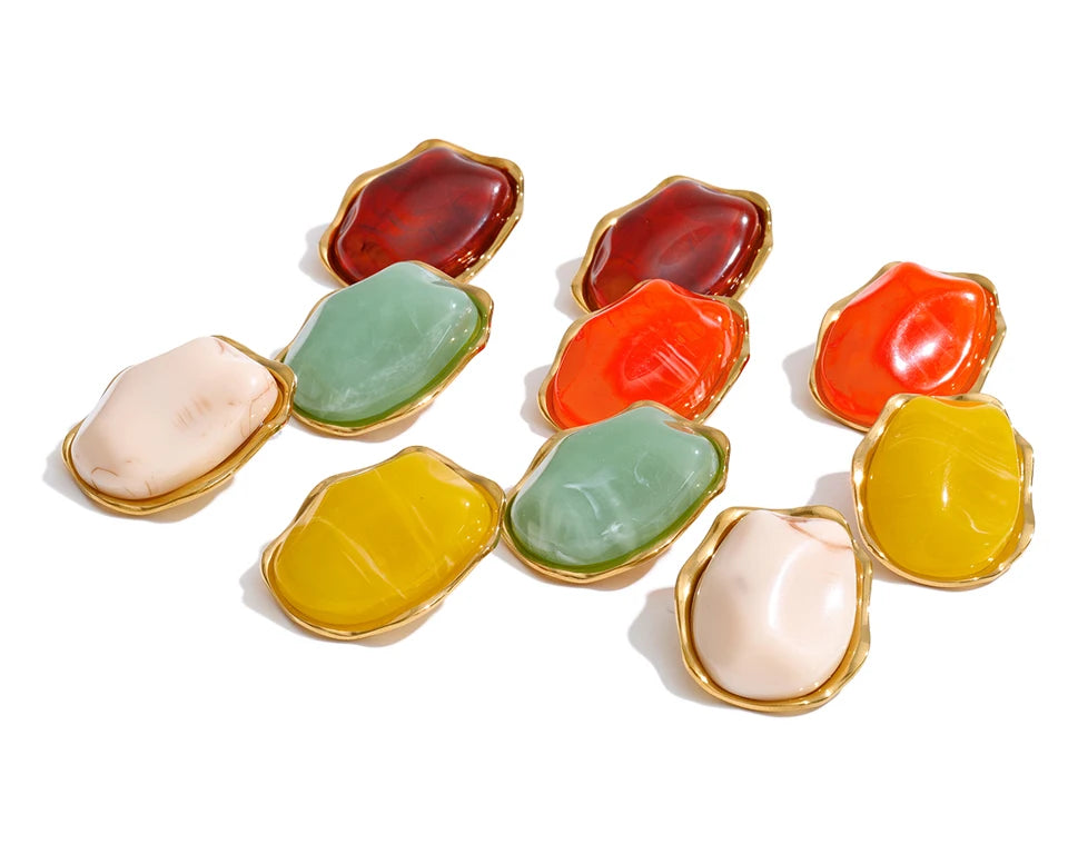 Resin acrylic geometric earrings in gold-plated stainless steel with resin and acrylic.