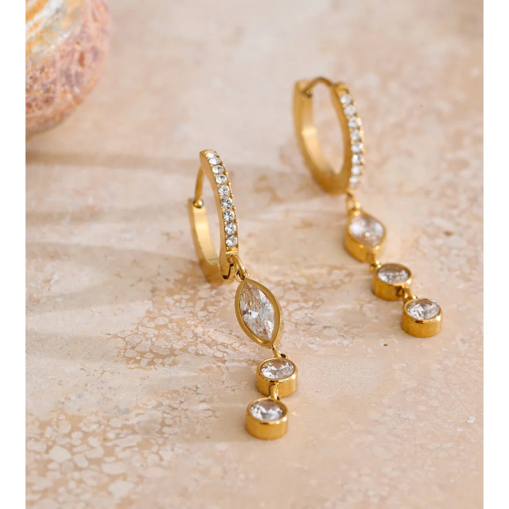 Cubic zirconia geometric chain earrings in gold-plated stainless steel with cubic zirconia.