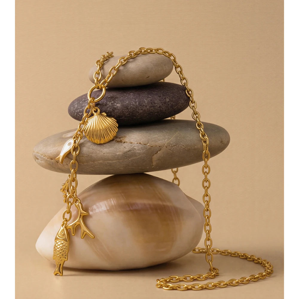 Cubic zirconia shell geometric necklace in gold-plated stainless steel with cubic zirconia and shell.
