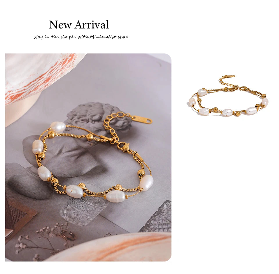 Freshwater pearl geometric chain necklace in gold-plated stainless steel with freshwater pearl.