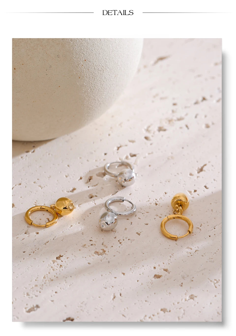 Geometric earrings in gold-plated stainless steel.