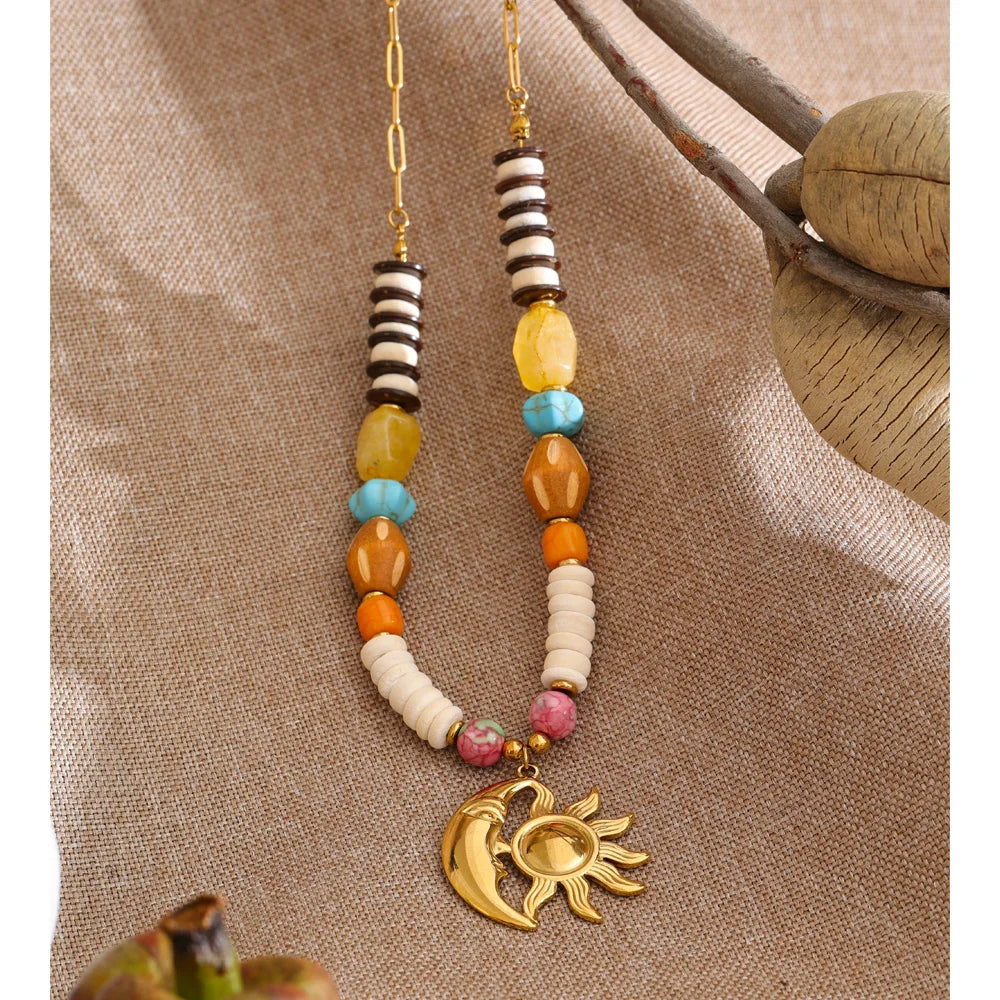 Resin natural stone moon necklace in gold-plated stainless steel with natural stone and resin.