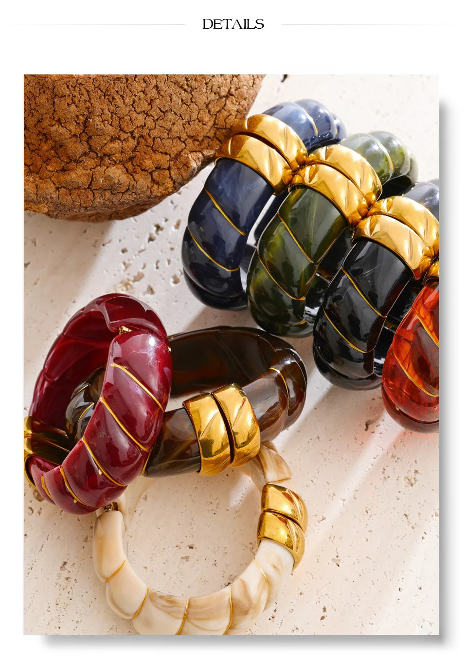 Resin acrylic multi-color bracelet in gold-plated stainless steel with resin and acrylic.