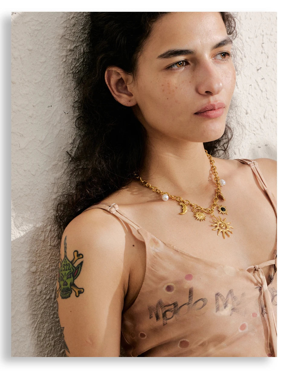 Pearl star moon necklace in gold-plated stainless steel with pearl.