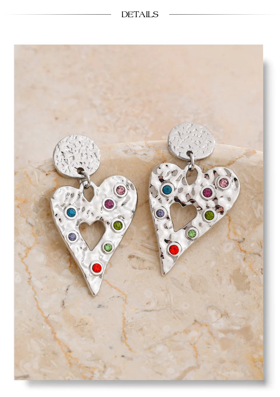 Cubic zirconia heart hammered earrings in gold-plated stainless steel with cubic zirconia.