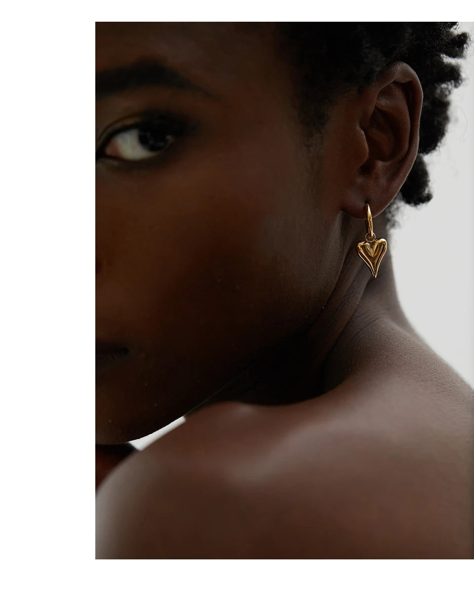 Heart earrings in gold-plated stainless steel.
