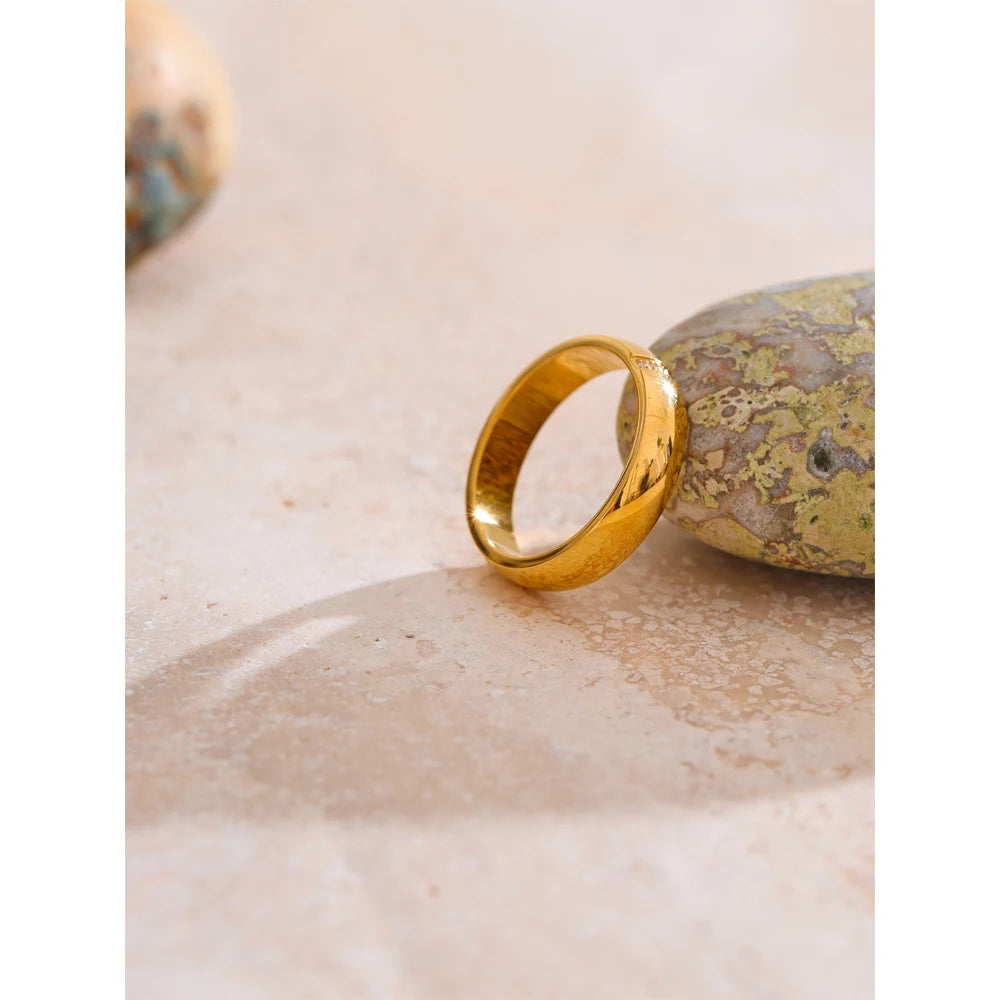 Cubic zirconia geometric ring in 18K gold-plated stainless steel with cubic zirconia.