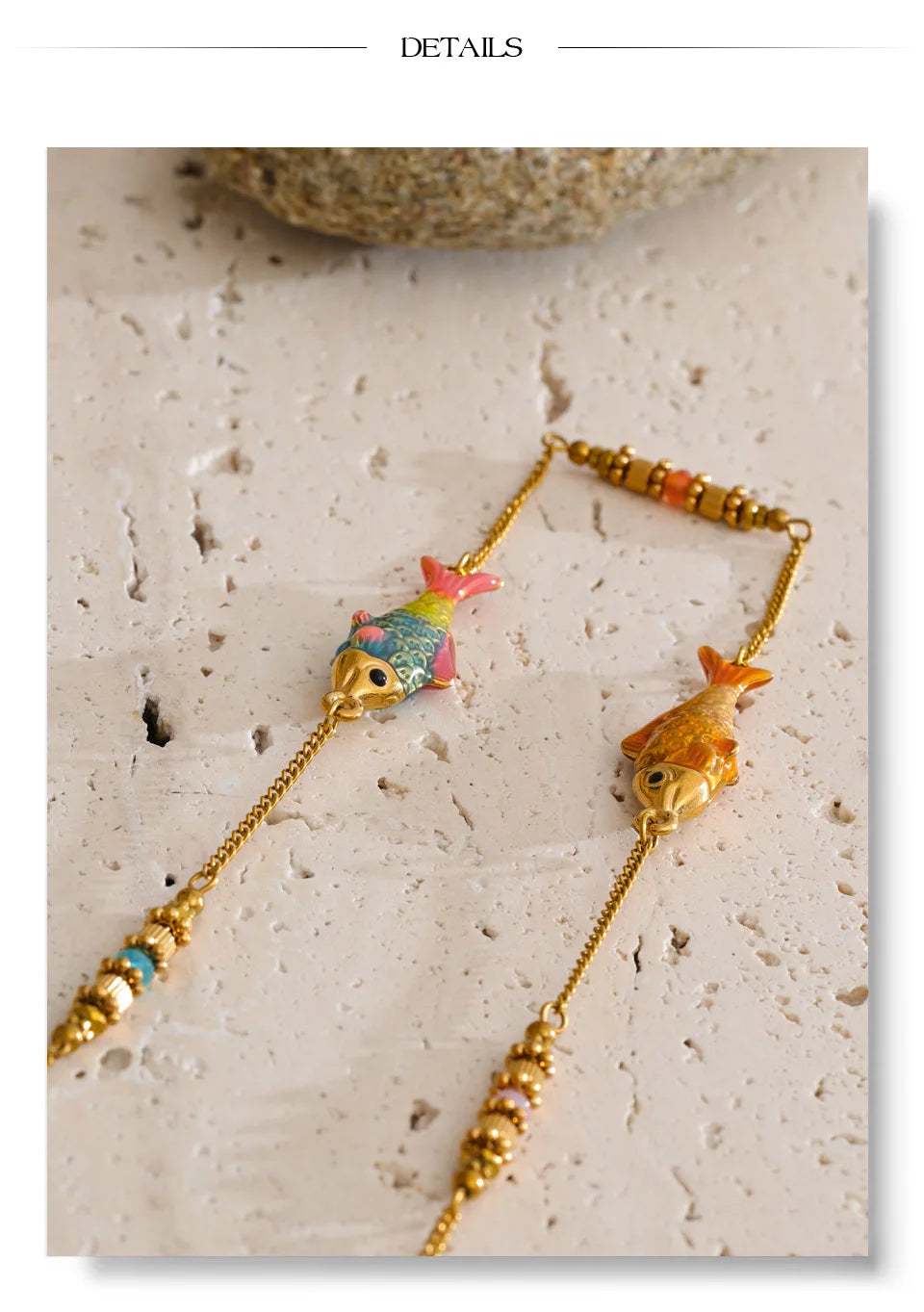 Enamel geometric chain necklace in gold-plated stainless steel with enamel.