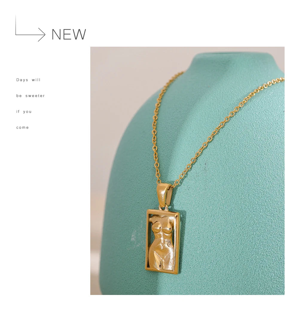 Geometric necklace in gold-plated stainless steel.