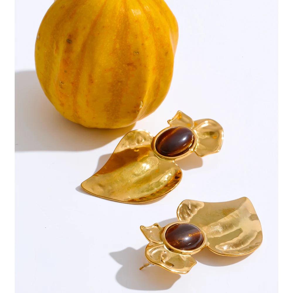 Natural stone heart geometric earrings in gold-plated stainless steel with natural stone.