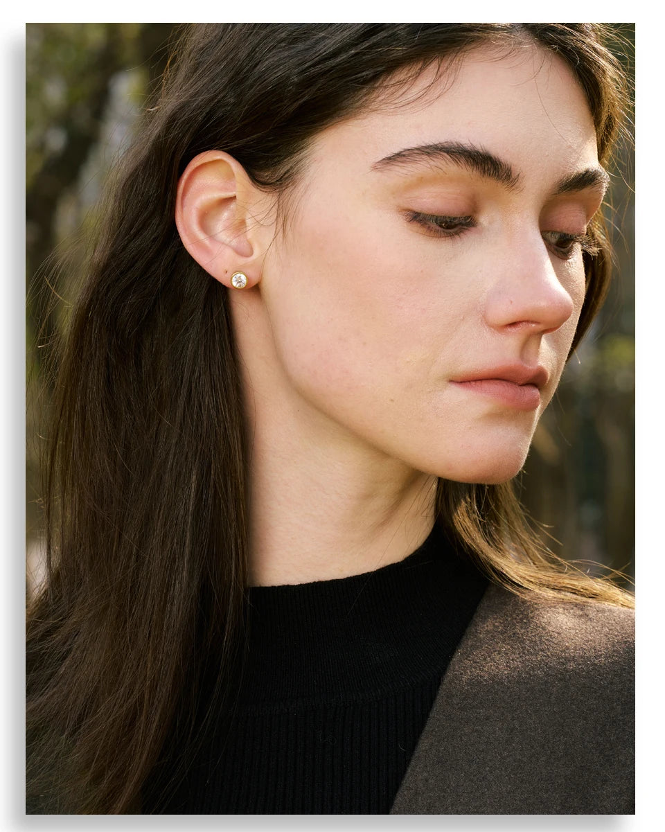 Cubic zirconia geometric earrings in gold-plated stainless steel with cubic zirconia.