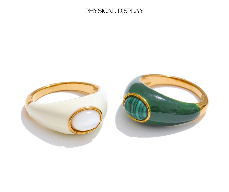 White shell enamel ring in 18K gold-plated stainless steel with natural stone and shell.