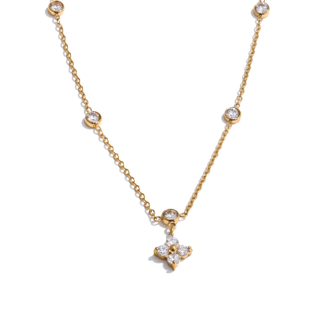 Cubic zirconia flower necklace in gold-plated stainless steel with cubic zirconia.