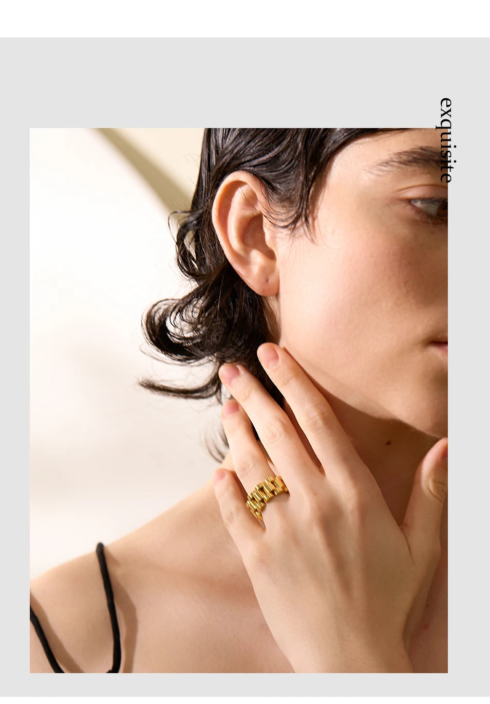 Geometric chain ring in gold-plated stainless steel.