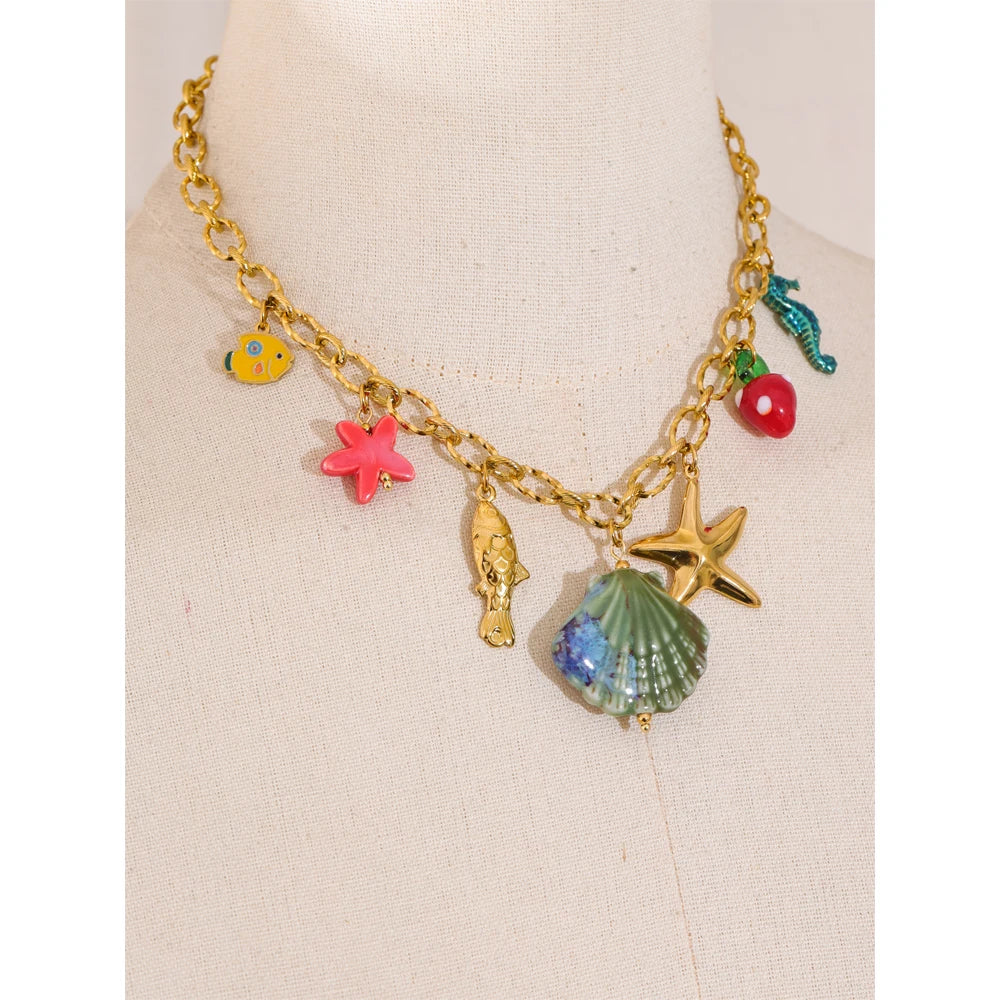 Shell enamel star necklace in gold-plated stainless steel with shell and enamel.