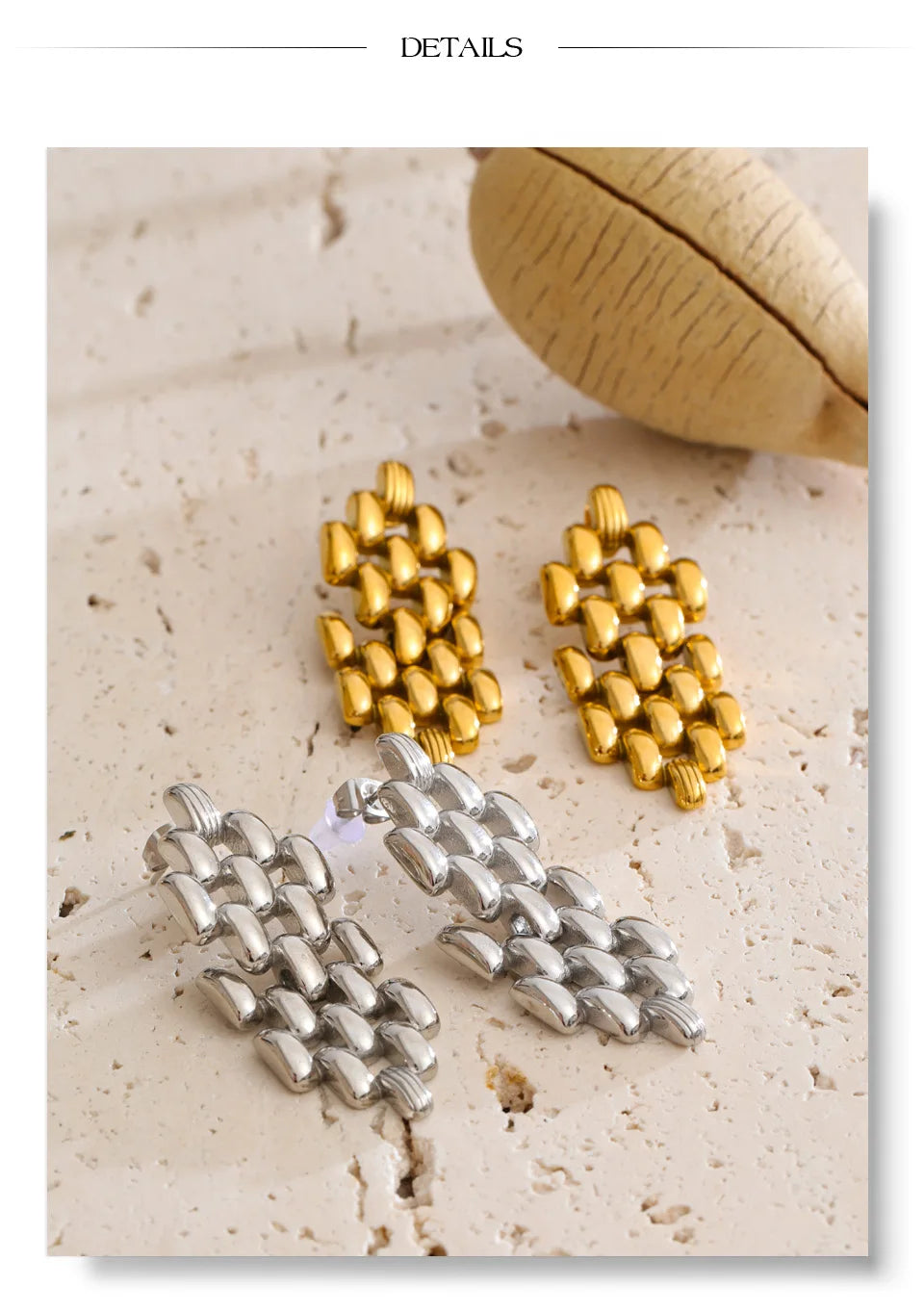 Geometric earrings in gold-plated stainless steel.