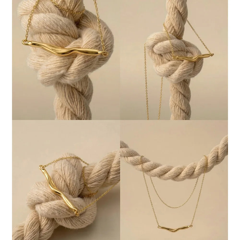 Geometric necklace in stainless steel.