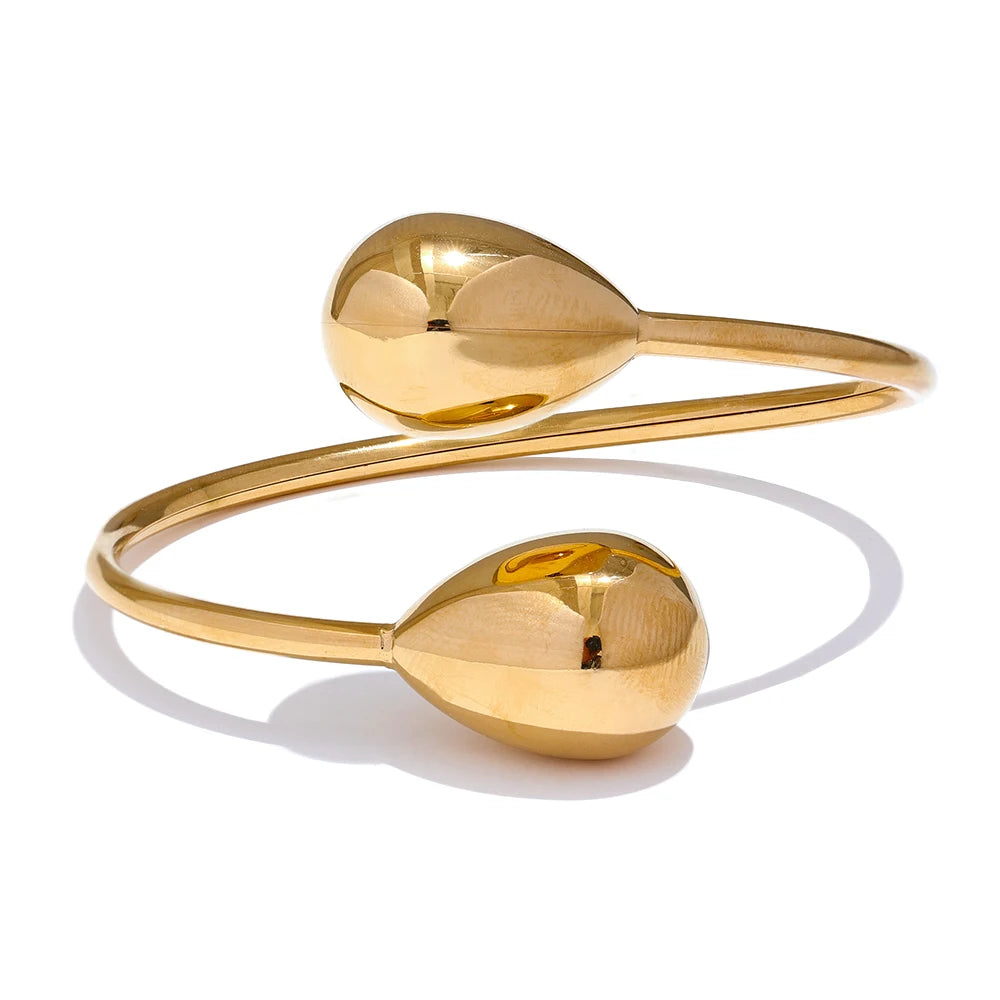 Geometric bracelet in gold-plated stainless steel.