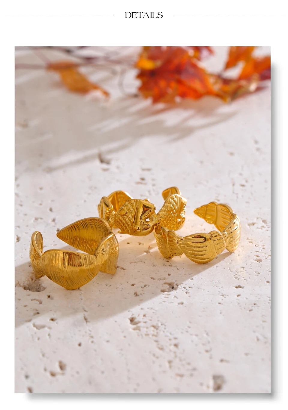 Shell geometric ring in 18K gold-plated stainless steel with shell.