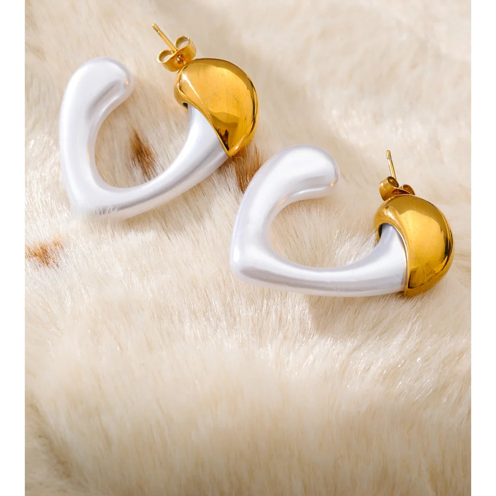 Pearl heart vintage earrings in gold-plated stainless steel with pearl.