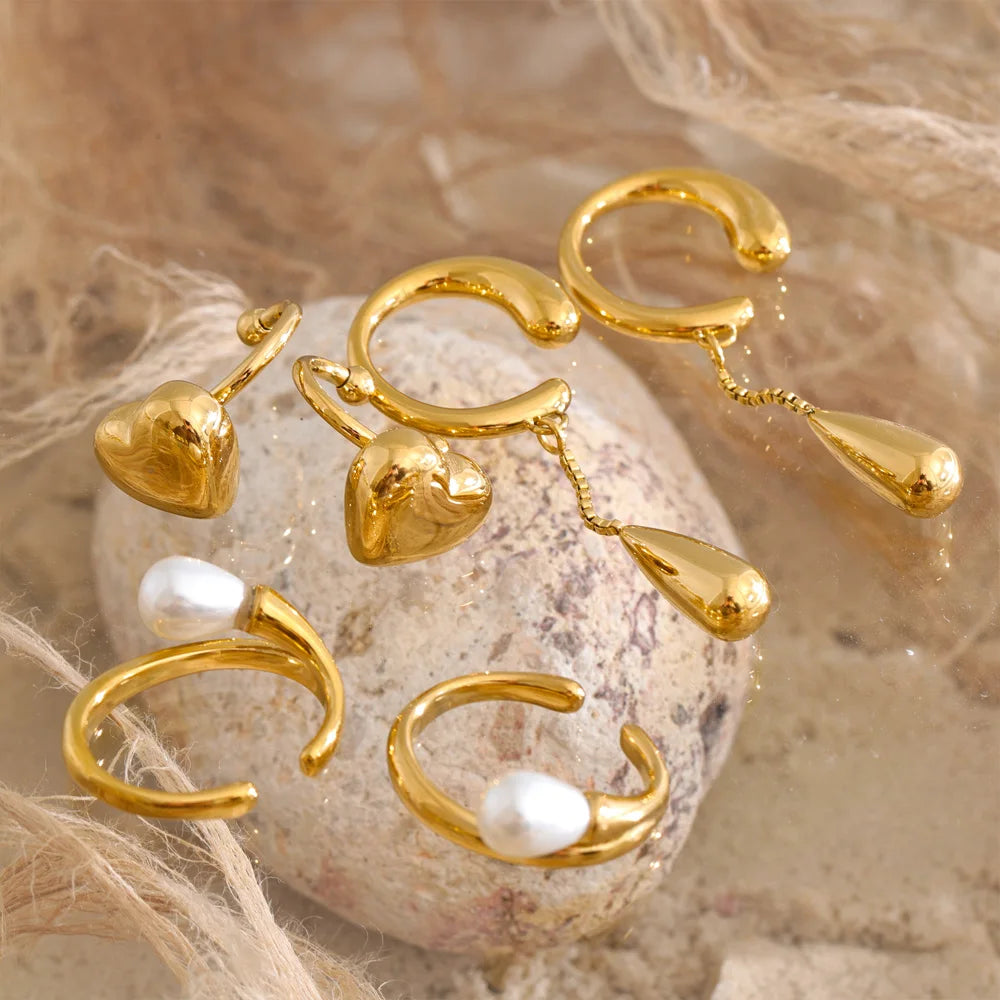 Geometric earrings in gold-plated stainless steel.