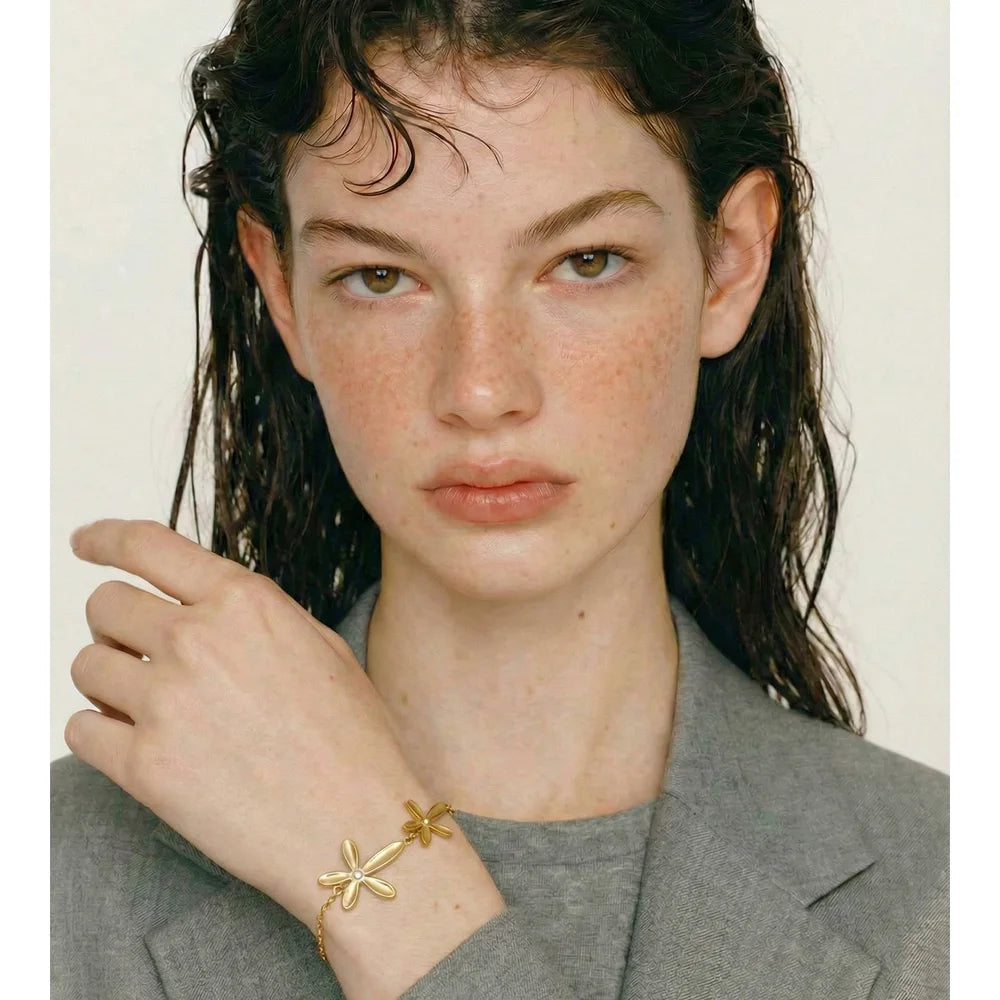 Flower Chain Bracelet — Gold-Plated Stainless Steel · PS1043