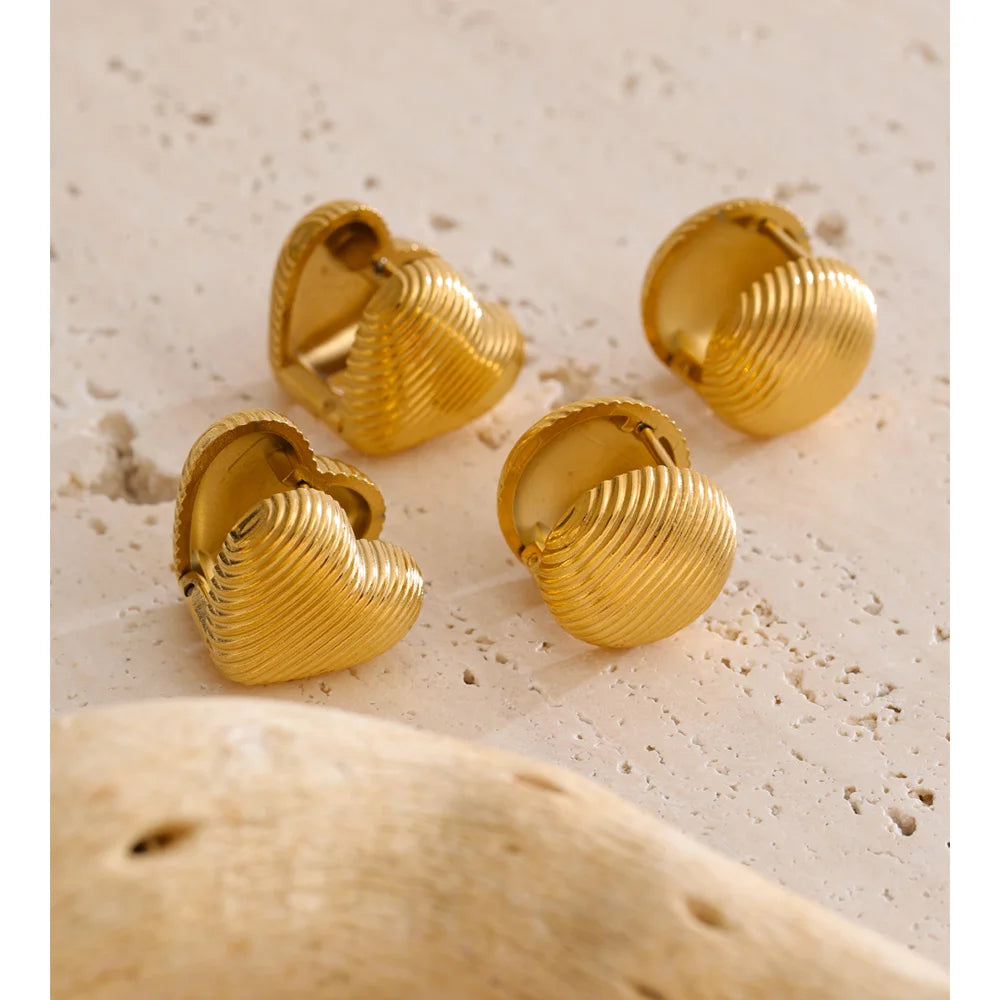 Heart minimalist geometric earrings in gold-plated stainless steel.