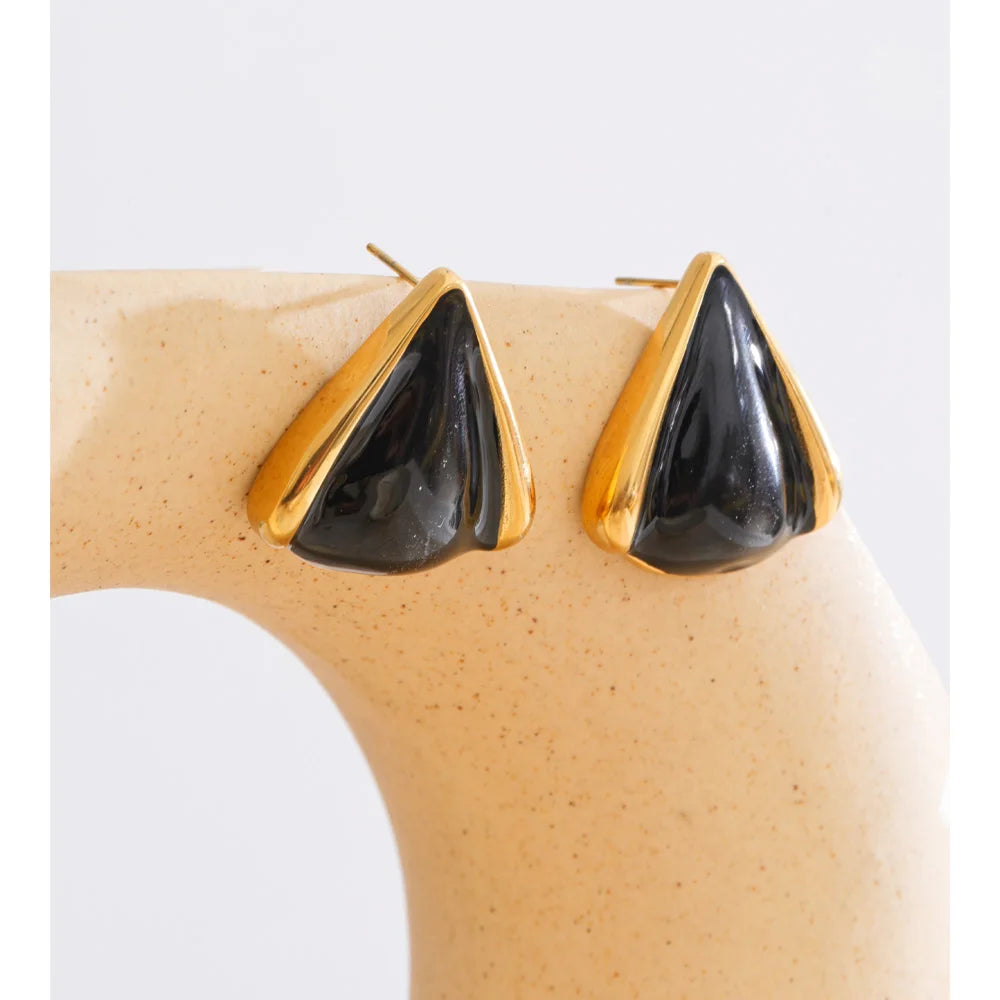 Black pearl geometric earrings in gold-plated stainless steel with pearl.