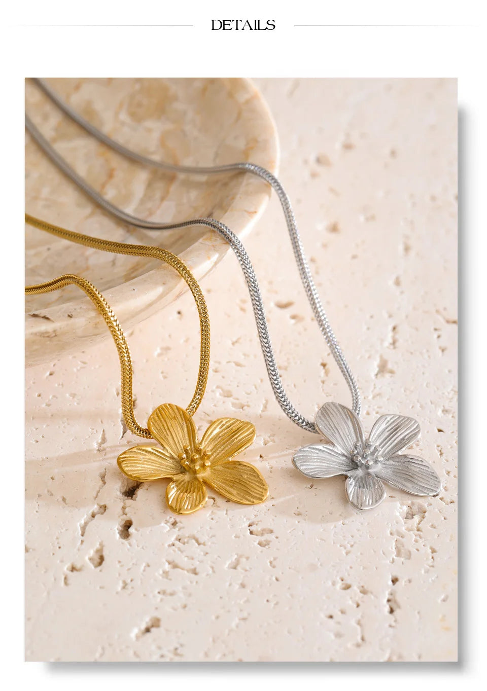 Flower necklace in gold-plated stainless steel.