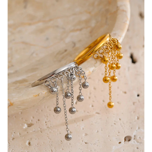 Beaded geometric chain ring in 18K gold-plated stainless steel.