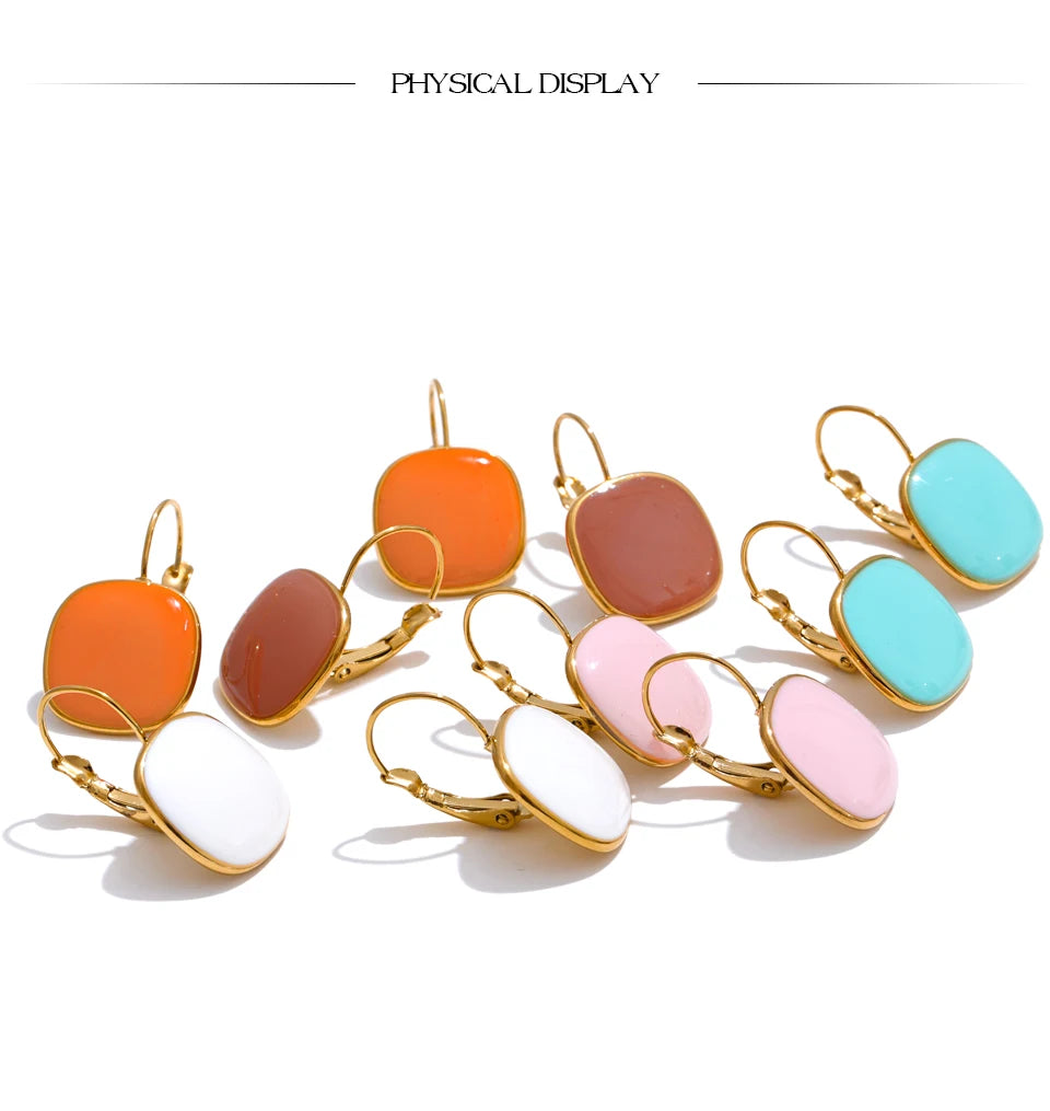 Enamel geometric earrings in gold-plated stainless steel with enamel.