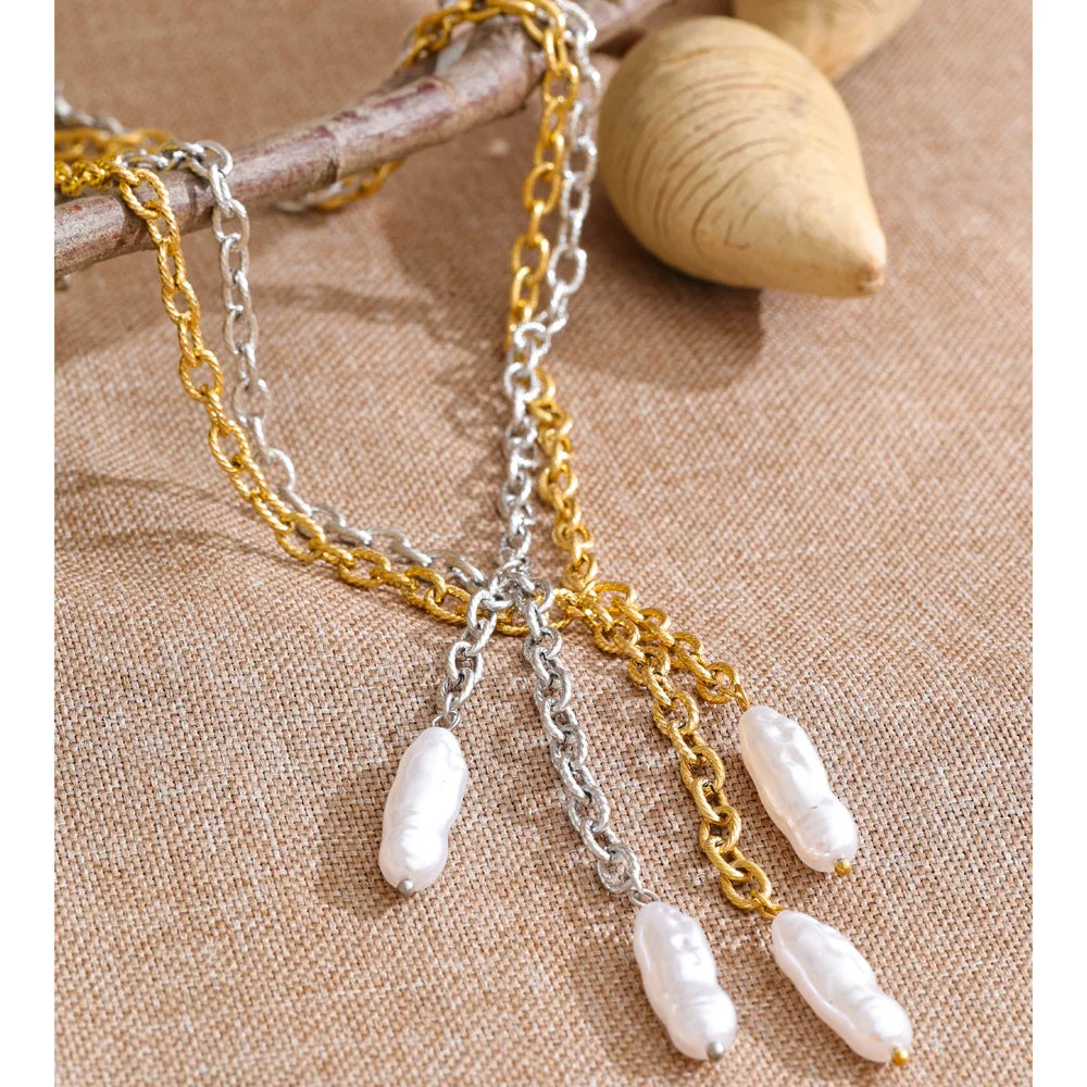 Pearl geometric chain necklace in gold-plated stainless steel with pearl.