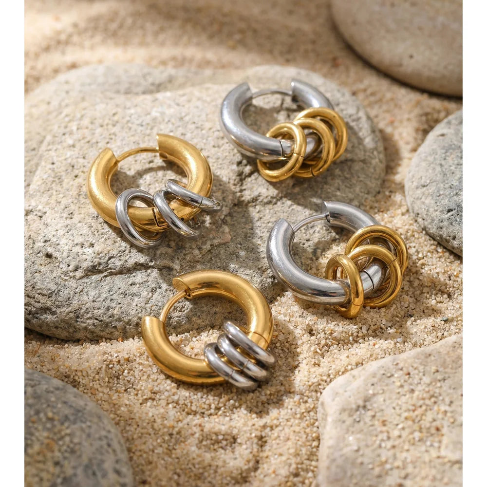 Geometric layered earrings in gold-plated stainless steel.
