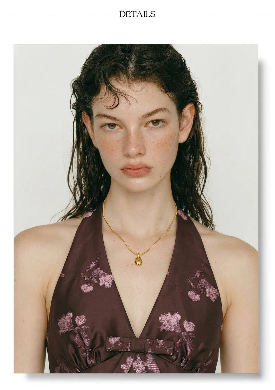 Geometric necklace in gold-plated stainless steel.