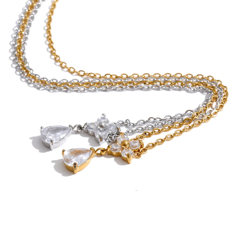 Cubic zirconia flower necklace in gold-plated stainless steel with cubic zirconia.