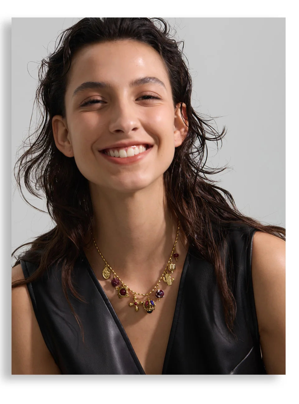 Resin acrylic cross necklace in gold-plated stainless steel with resin and acrylic.
