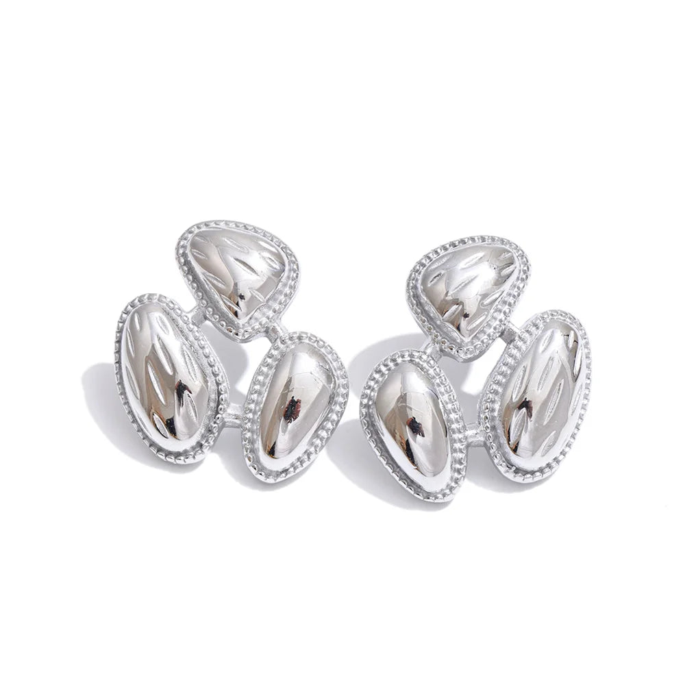 Geometric earrings in gold-plated stainless steel.
