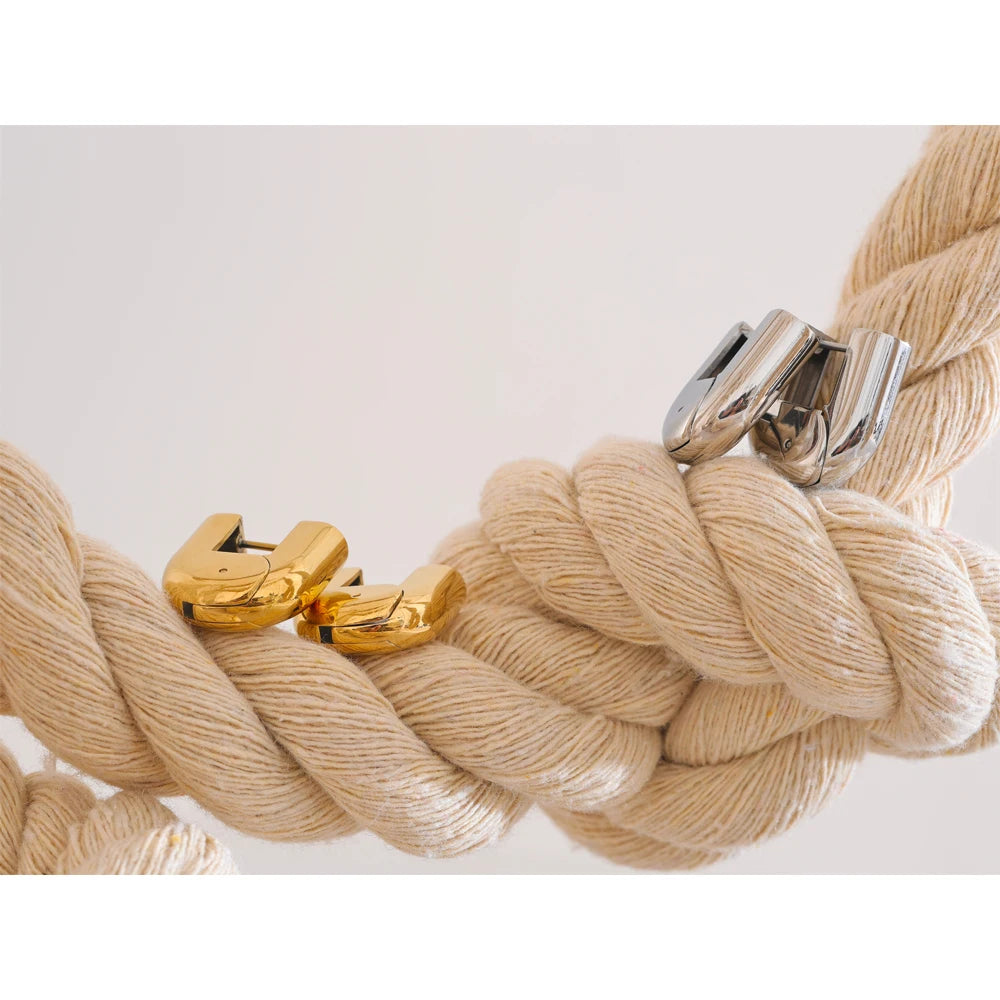 Geometric earrings in gold-plated 316L stainless steel.