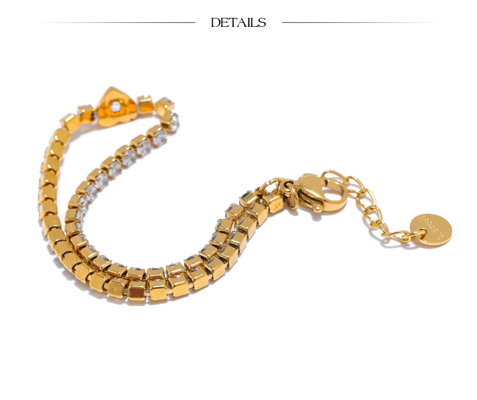 Cubic zirconia heart geometric necklace in gold-plated stainless steel with cubic zirconia.