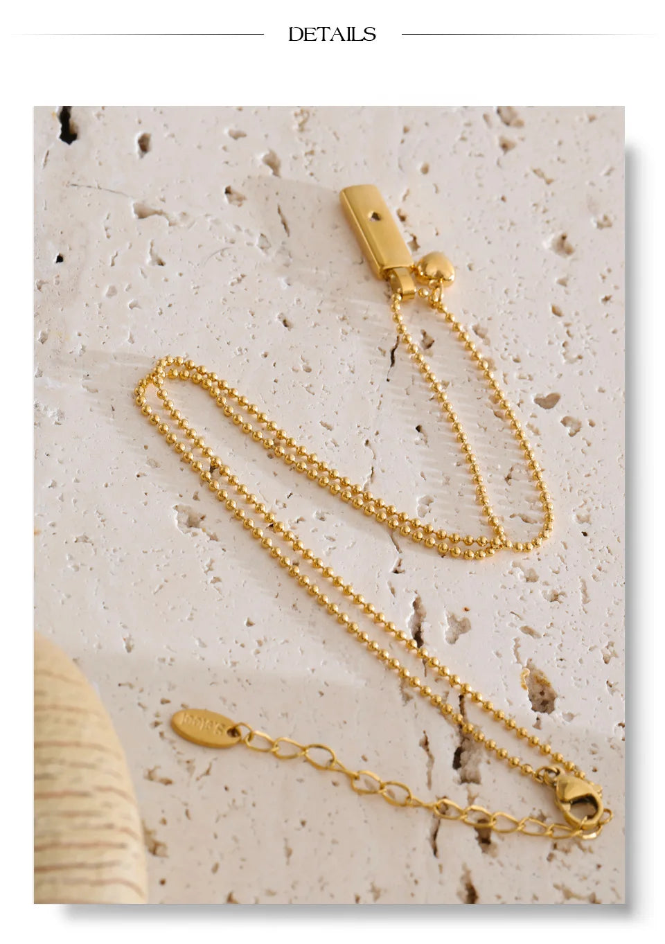 Cubic zirconia heart geometric necklace in gold-plated stainless steel with cubic zirconia.