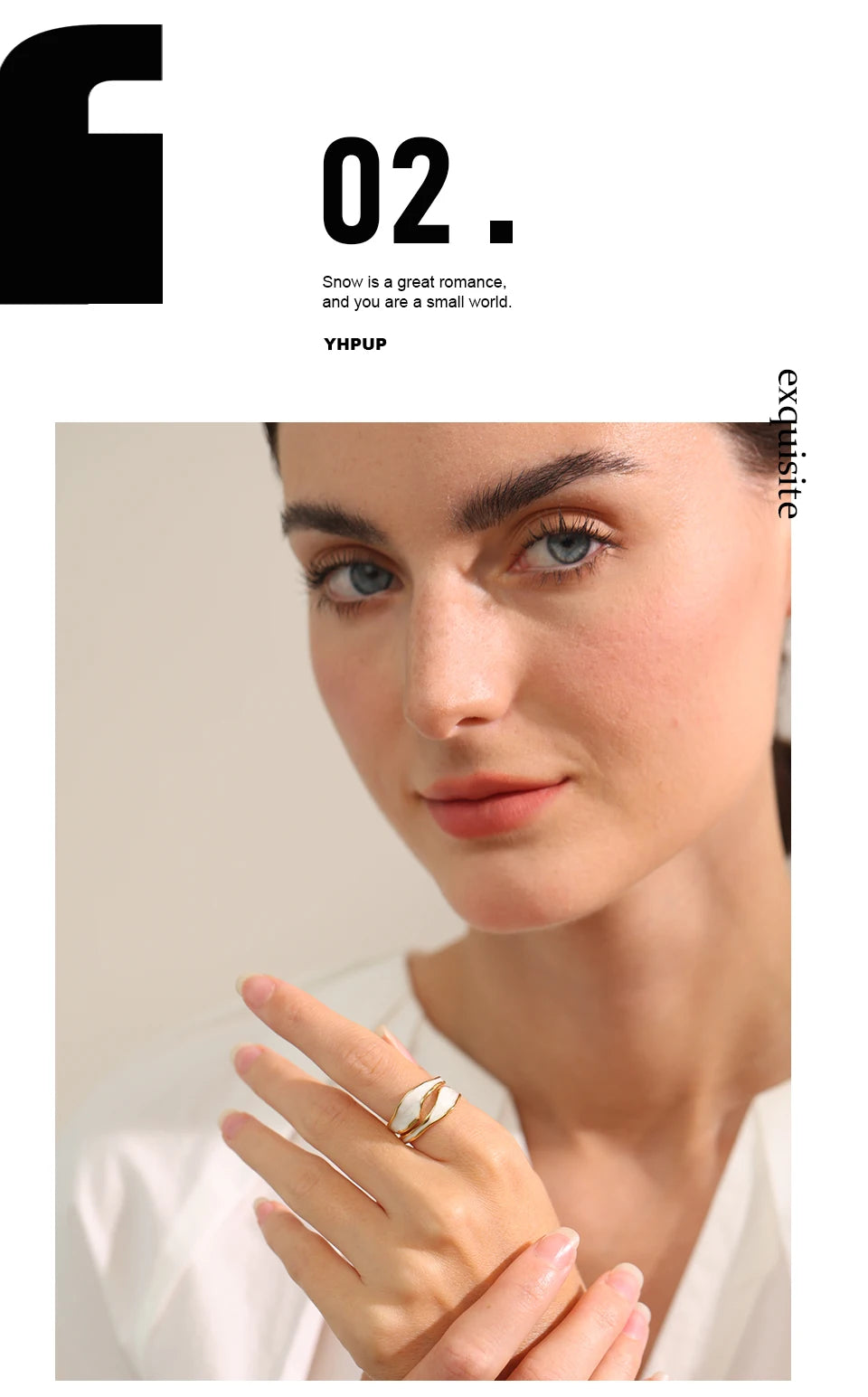 White enamel geometric ring in 18K gold-plated stainless steel with enamel.