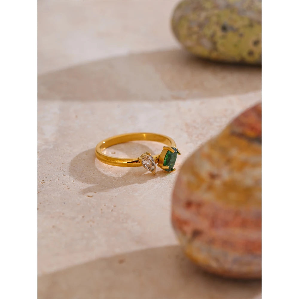 Cubic zirconia geometric ring in 18K gold-plated stainless steel with cubic zirconia.