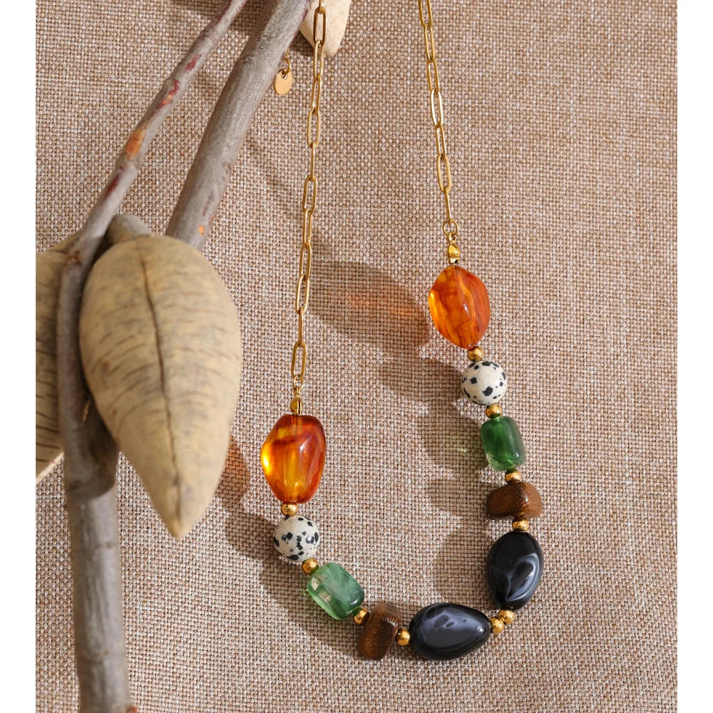 Resin natural stone beaded necklace in gold-plated stainless steel with natural stone and resin.