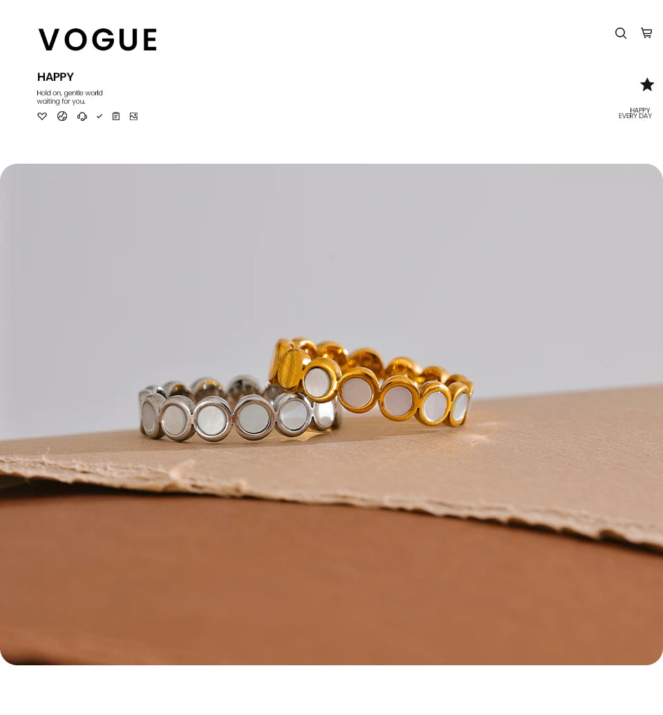 Shell geometric ring in 18K gold-plated stainless steel with shell.