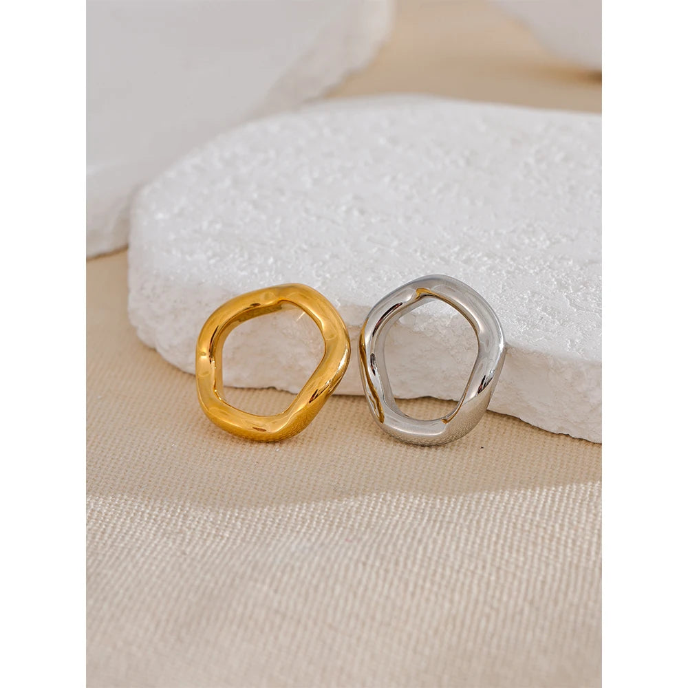 Geometric ring in 18K gold-plated stainless steel.