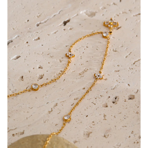Cubic zirconia flower necklace in gold-plated stainless steel with cubic zirconia.